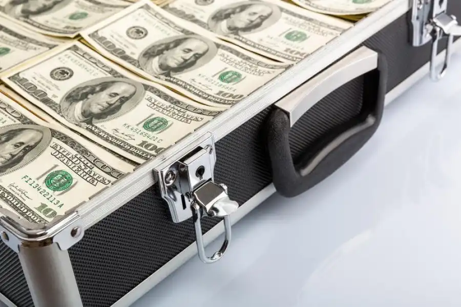 В ЕАЭС вступили в силу новые правила провоза денег через границу 