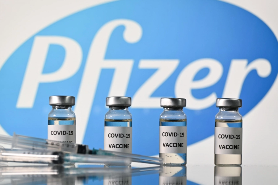Токаев поручил наказать чиновников за срыв поставок вакцины Pfyzer в Казахстан 