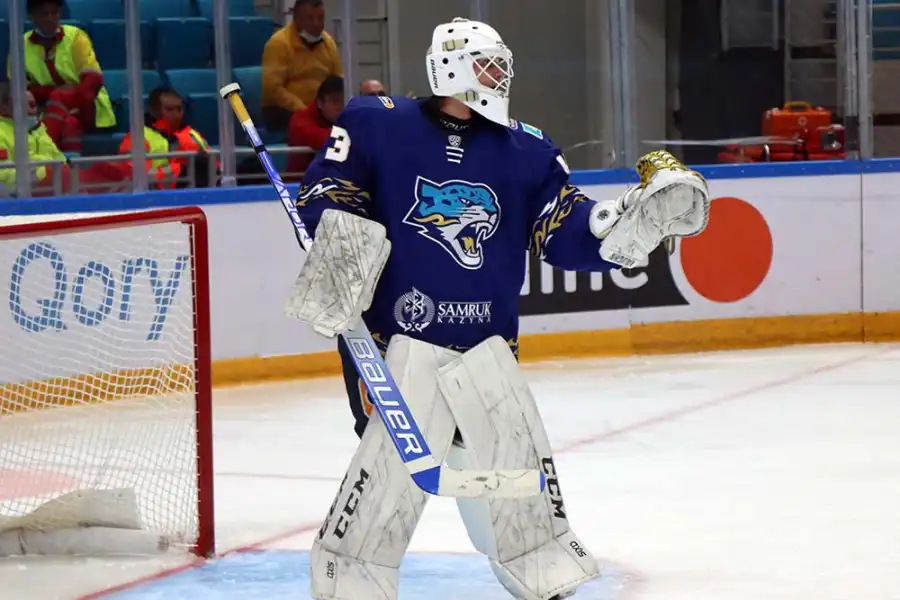 Гудачек в воротах – состав «Барыса» на матч в Уфе 