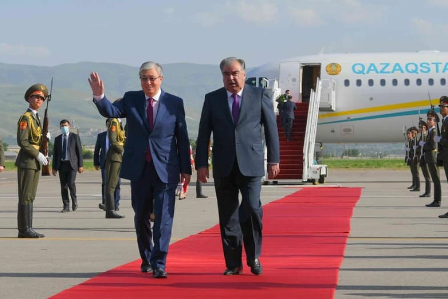 Президент Казахстана прибыл в Душанбе 