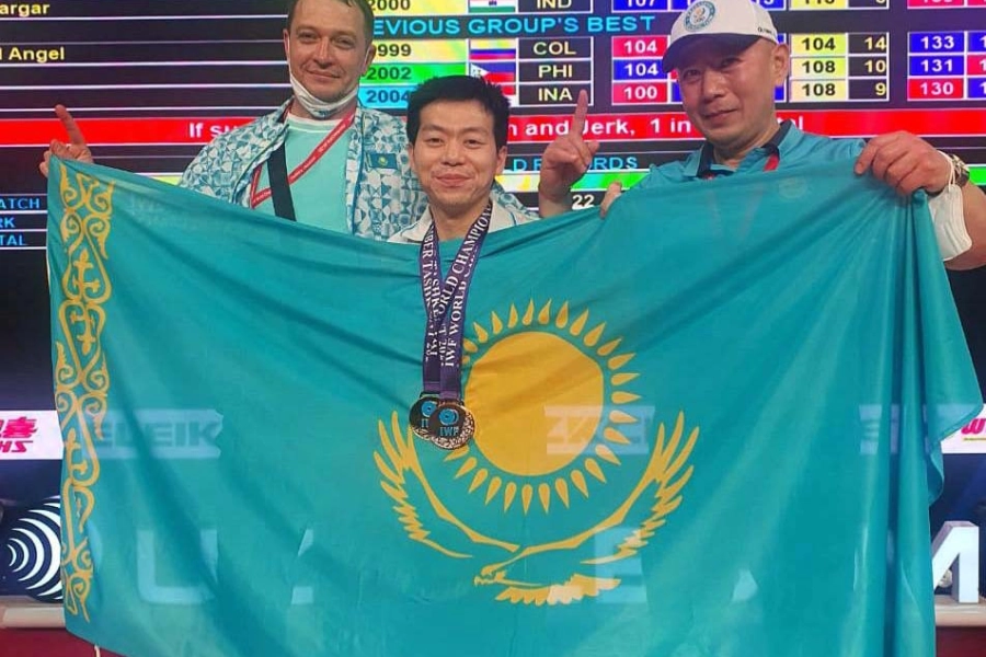 Казахстанец Чонтей стал чемпионом мира по тяжелой атлетике 