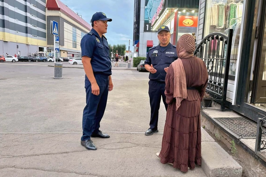 Полиция начала работу с астанчанками в никабах 
