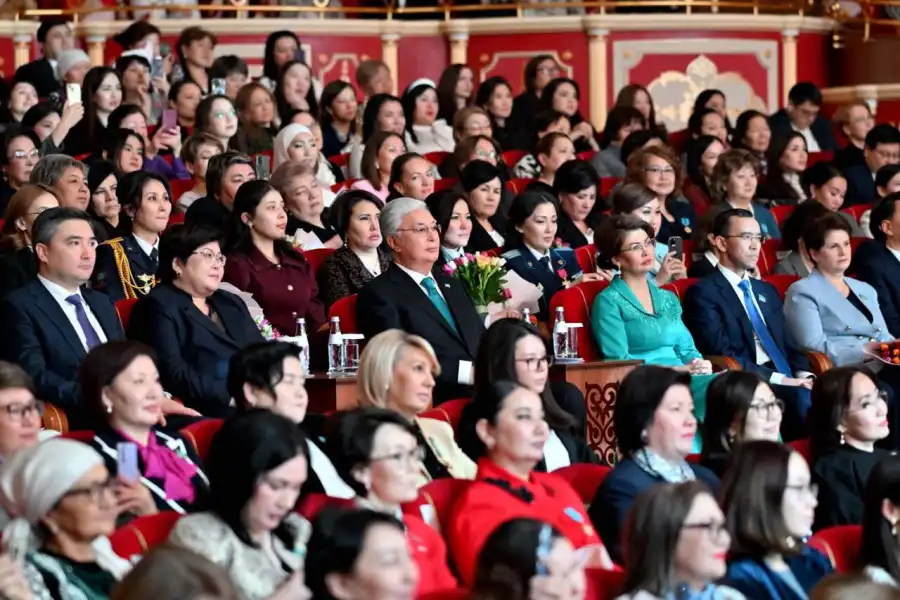Касым-Жомарт Токаев посетил праздничный концерт «Әйел – сұлулықтың әуені» 