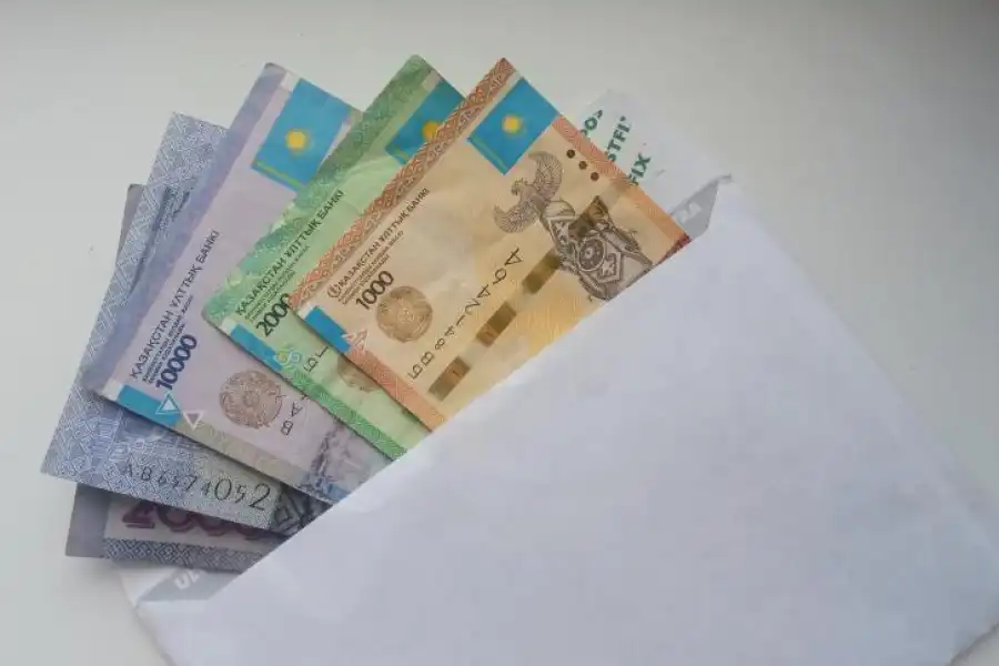 Родители пожаловались на сборы денег на подарок учителю в школе Нур-Султана 