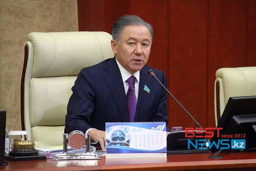 «Траурный тон, мелкий шрифт»: Нигматулин предложил изменить обращения МЧС к казахстанцам во время карантина 