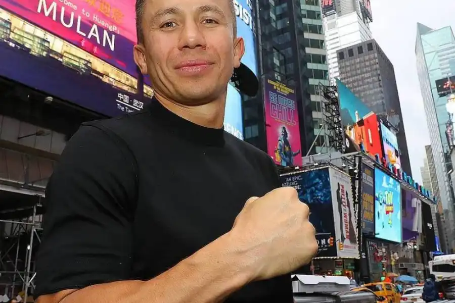 Головкин поздравил с Новым годом на трех языках 