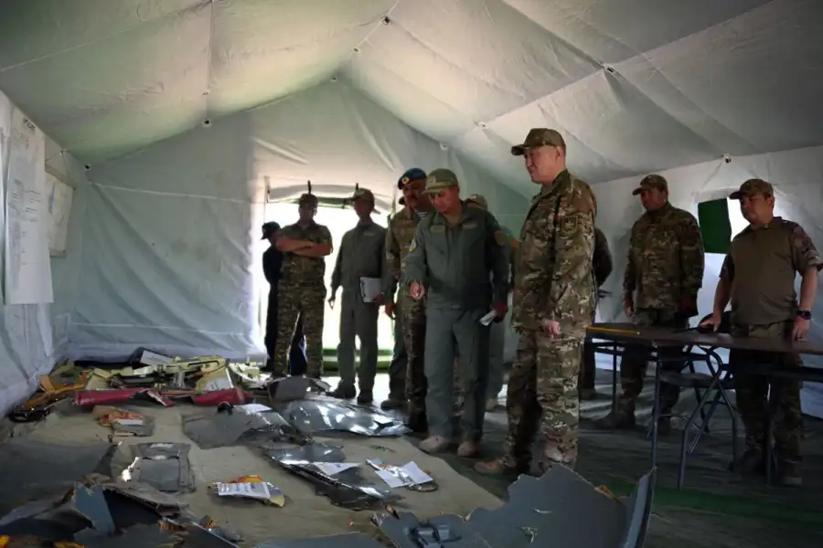 Минобороны Казахстана показало найденные фрагменты упавшего вертолета 