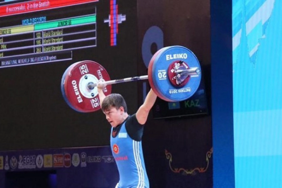 Казахстанец Сон толкнул 163 кг в Токио 