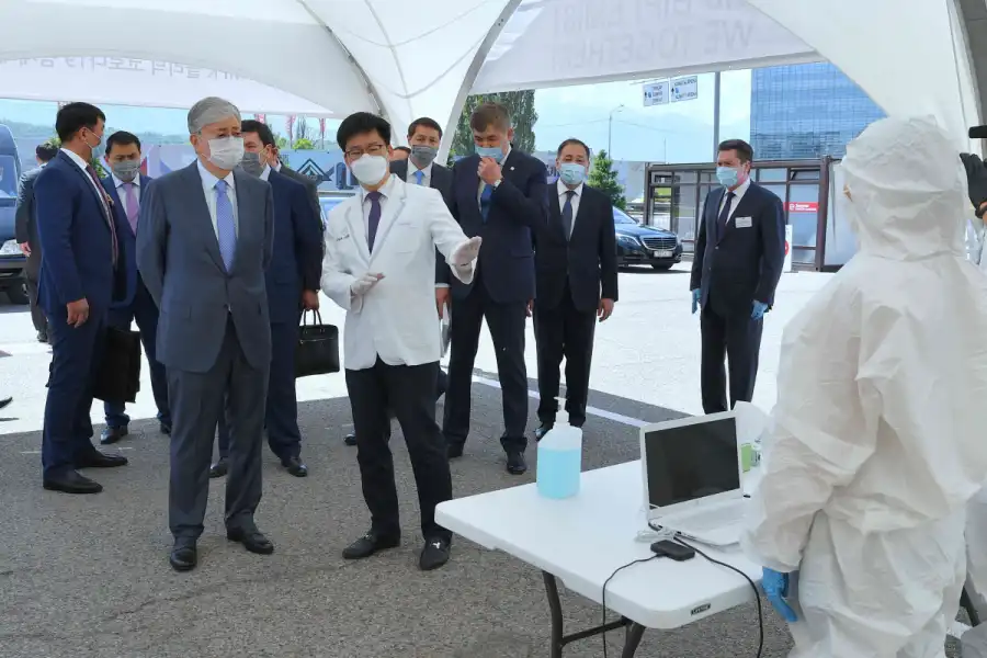 Президент Казахстана: «Пандемия – это фактически война» 