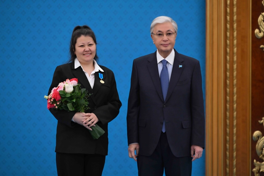 «Строительство двух АЭС усилит потенциал Казахстана»: Президент наградил лучших энергетиков 