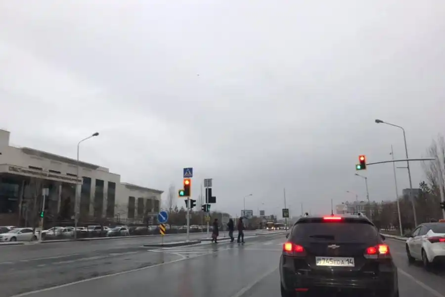 На некоторых перекрестках Нур-Султана отменили повороты налево  