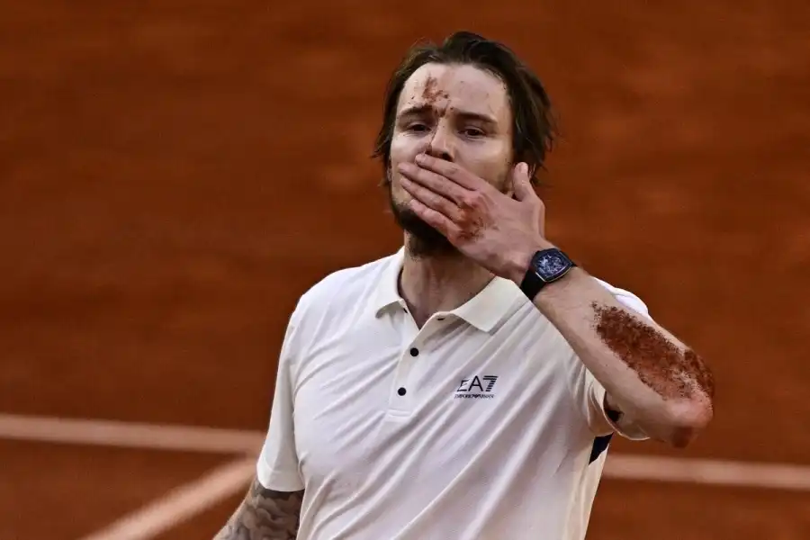 Казахстанец Бублик сотворил сенсацию на Roland Garros 