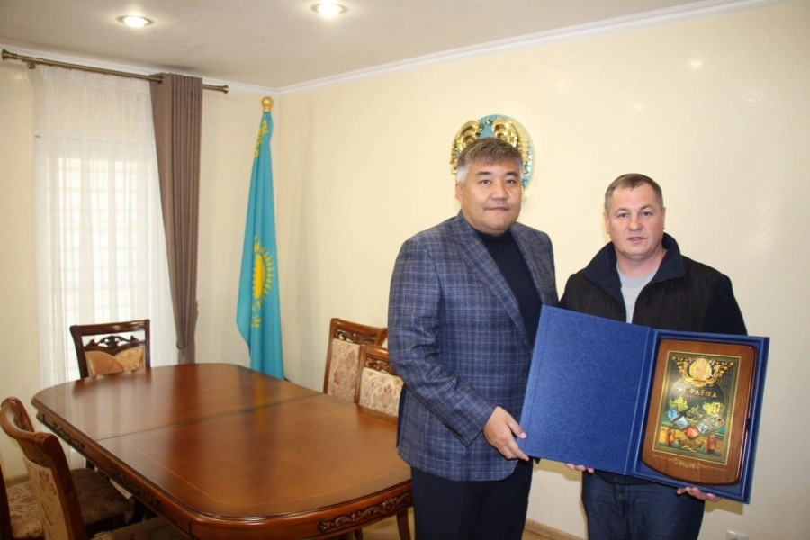 Калетаев рассказал, останется ли посольство в Киеве 
