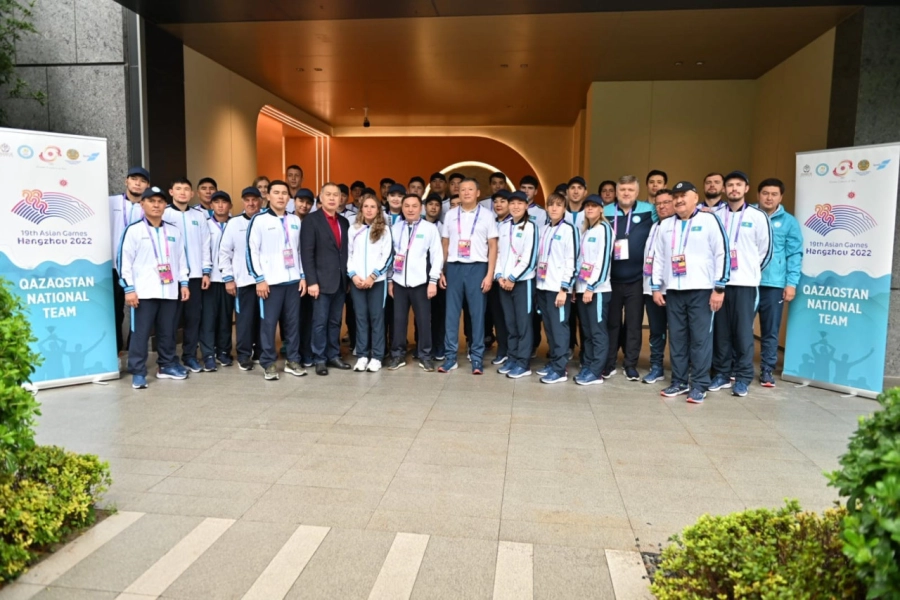 Ермек Маржикпаев посетил расположение сборной Казахстана в Ханчжоу 