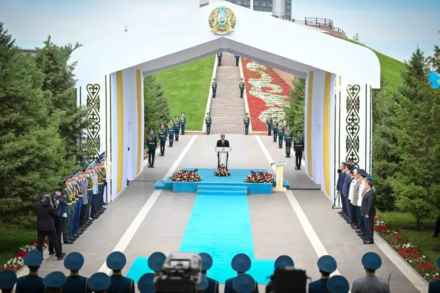 Касым-Жомарт Токаев  принял участие в церемонии поднятия Государственного флага 