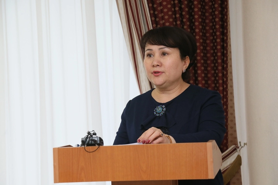 В Сенате Казахстана на одну женщину-депутата стало больше 