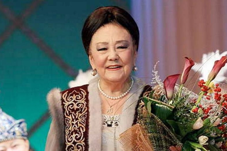 Президент Казахстана поздравил великую певицу Бибигуль Тулегенову с 92-летием 