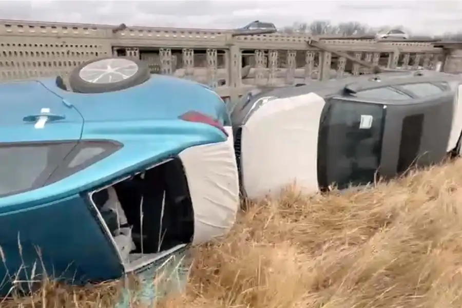 Автовоз с новыми «Chery» опрокинулся в Акмолинской области 