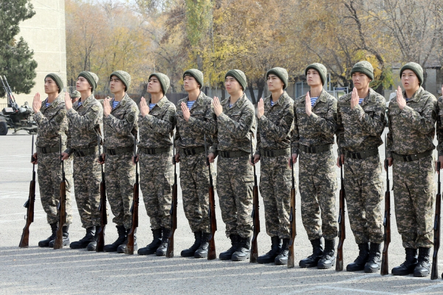 В Десантно-штурмовых войсках Казахстана показали обучение молодых призывников 