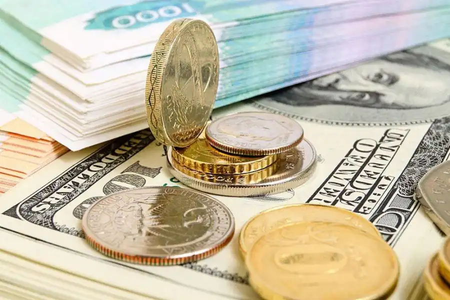 Курс доллара на торгах вырос до 428,42 тенге 