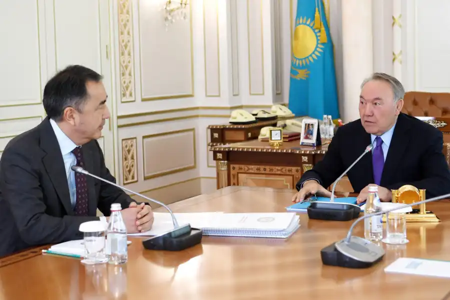 Елбасы обсудил с Сагинтаевым проблемы Алматы 