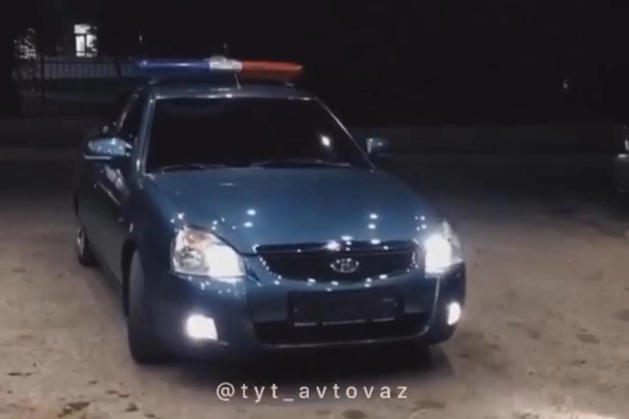 Житель Шымкента разъезжал на Lada c полицейской мигалкой и без госномера 