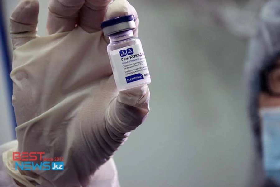В Казахстане увеличат число получателей прививки от коронавируса 