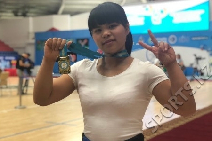 Чиншанло взяла "золото": итоги 2-го дня чемпионата Казахстана по тяжелой атлетике 