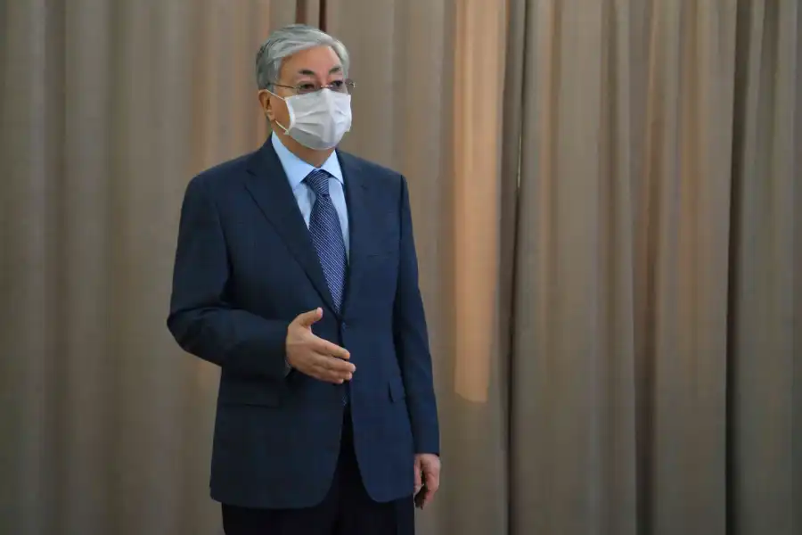 Президент Казахстана поручил обепечить население масками 