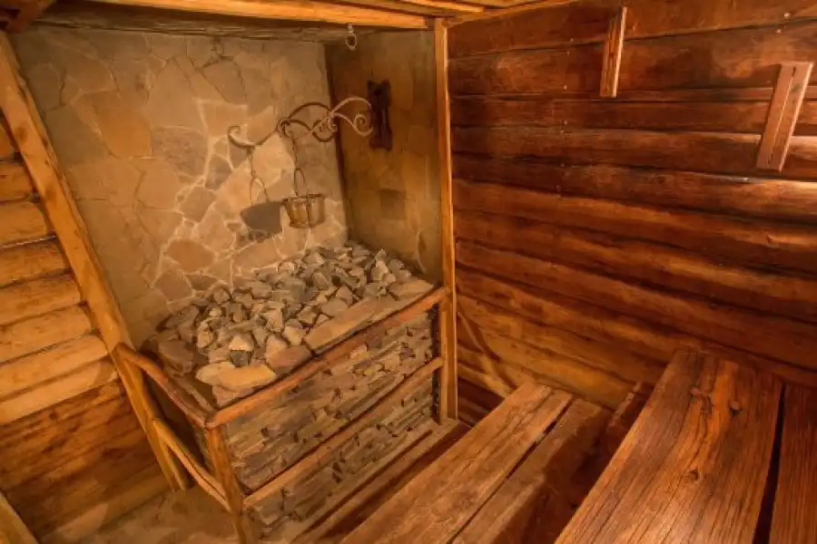 Директора гостиницы в Нур-Султане отправили под арест за работающую сауну 