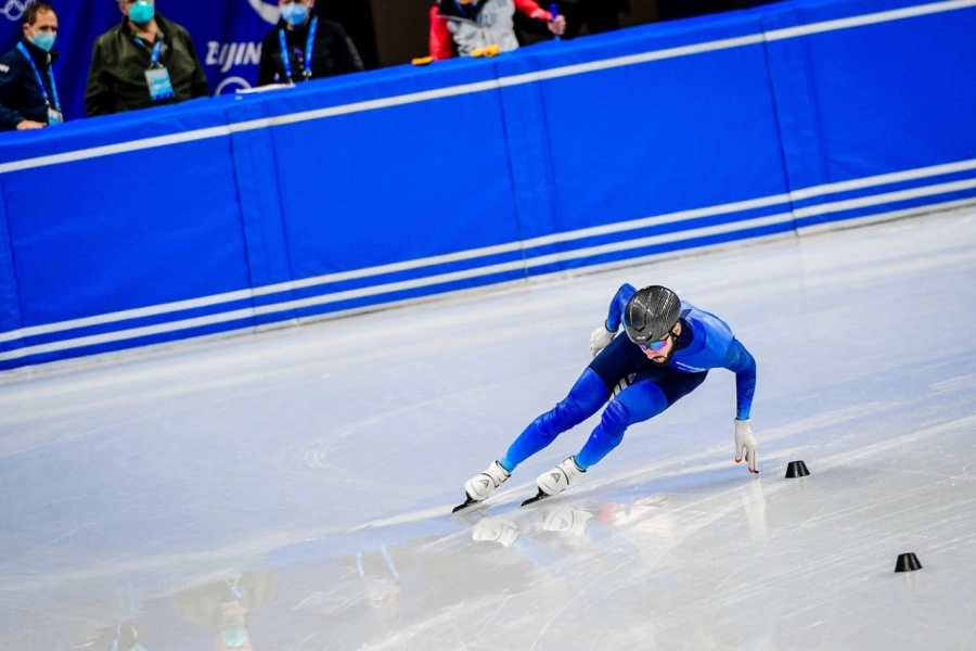 Казахстанец Никиша прошел в полуфинал по шорт-треку на Олимпиаде-2022 
