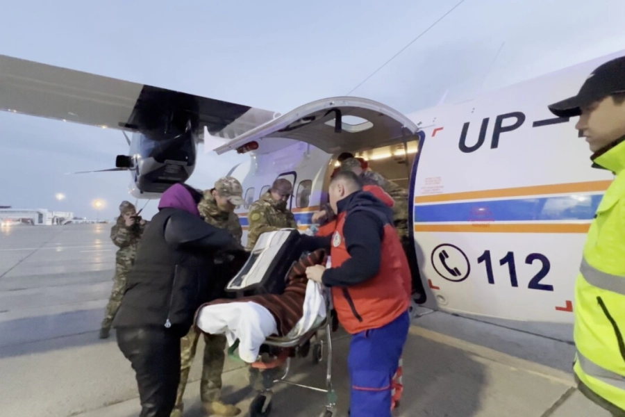 Самолёт МЧС доставил пациента в Астану