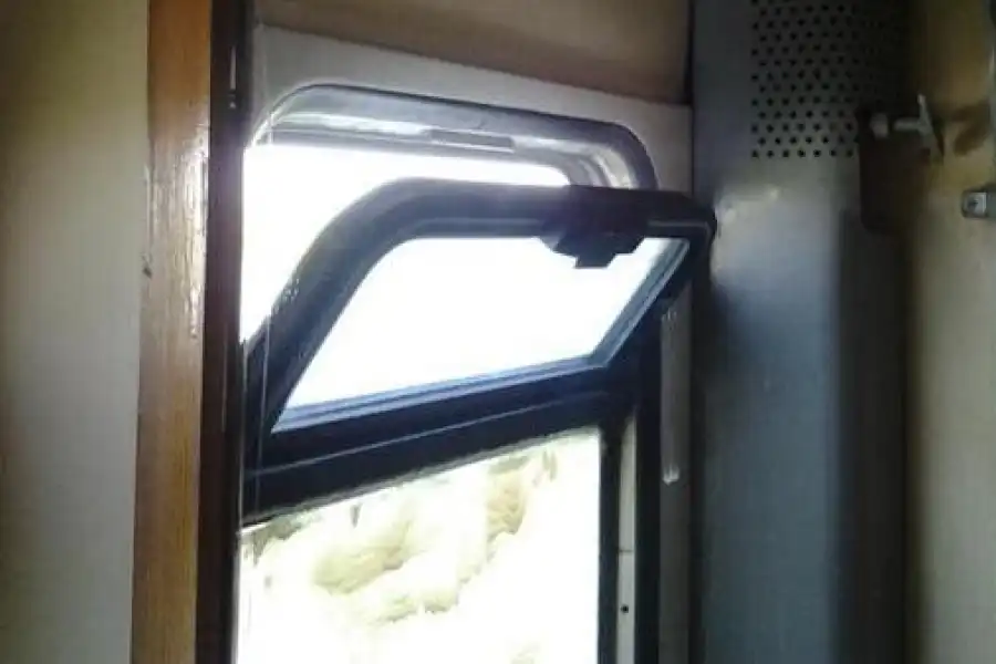 Казахстанка родила в туалете поезда и выбросила младенца 