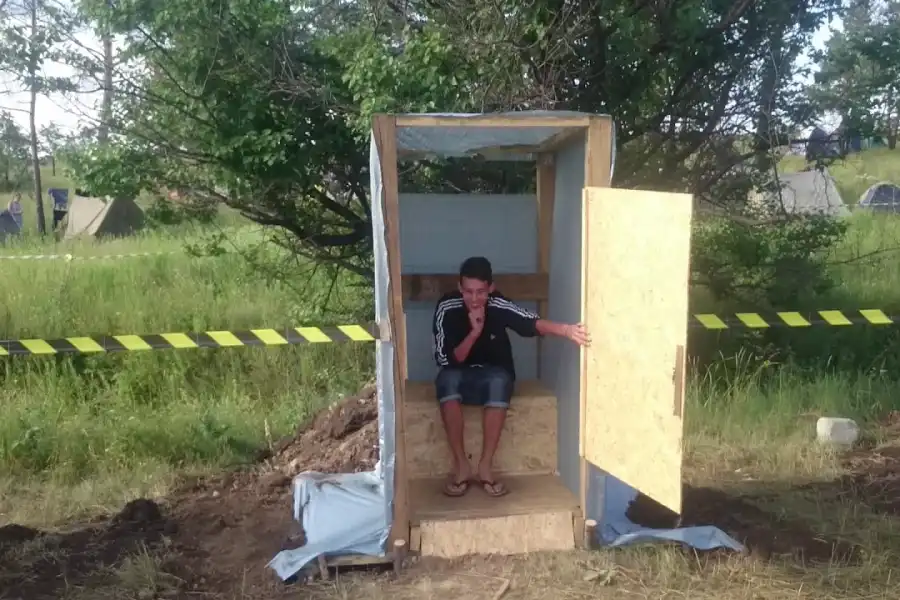 «Деньги не главное»: глава МОН объяснил, почему нельзя быстро закрыть все уличные туалеты возле школ 