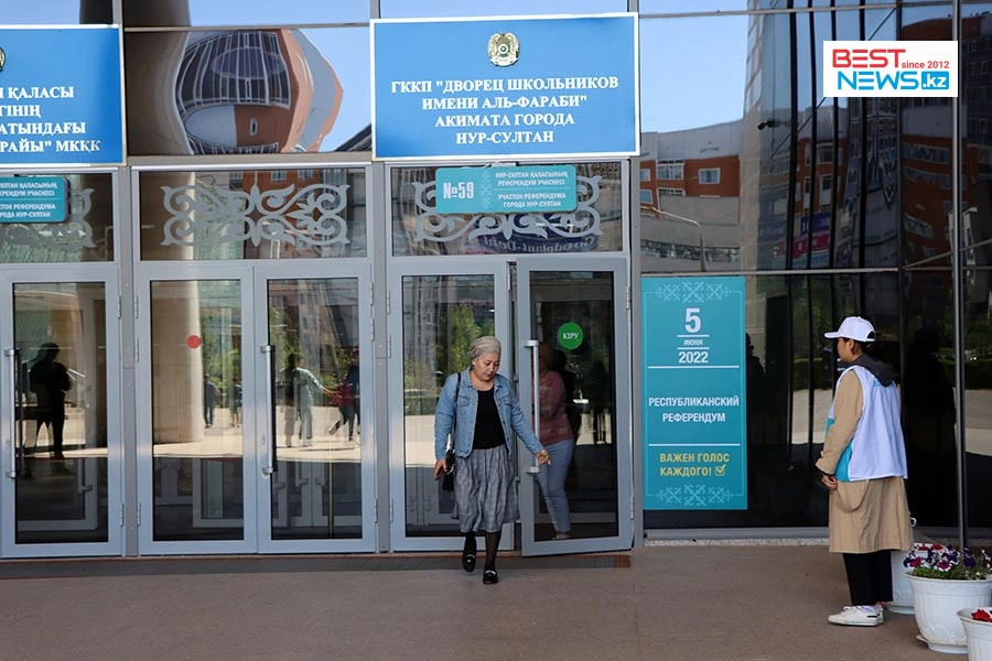 В Казахстане завершилось голосование, в 5 областях участки референдума ещё открыты 