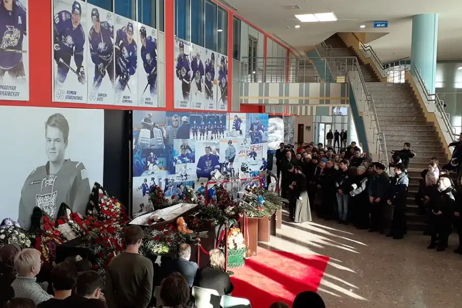 На "Барыс- Арена" прошла панихида по вратарю ХК "Снежные барсы" Вилену Прокофьеву 