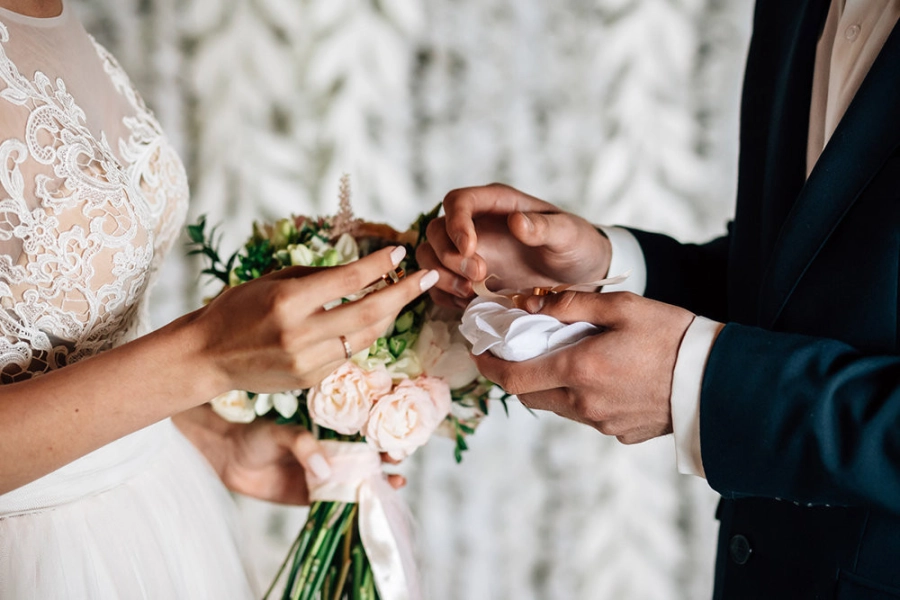 240 пар решили пожениться в Нур-Султане в зеркальную дату 22 февраля 