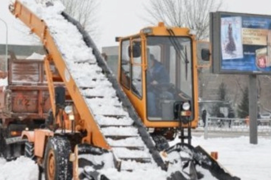 За ночь в Астане снег вывезли на 2700 грузовиках - акимат 