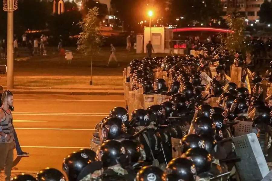 Выборы, Лукашенко и протесты: неспокойная ночь в Минске 