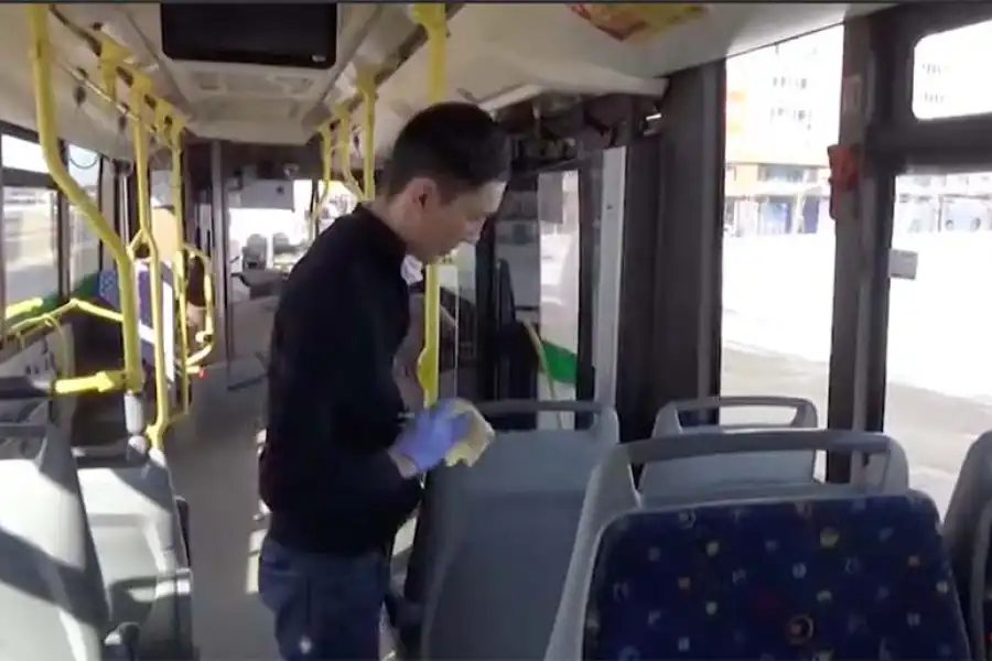 Как дезинфицируют автобусы в Нур-Султане 