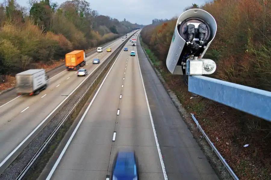 "За наши же деньги": неприятный сюрприз на платных дорогах ждёт водителей РК 