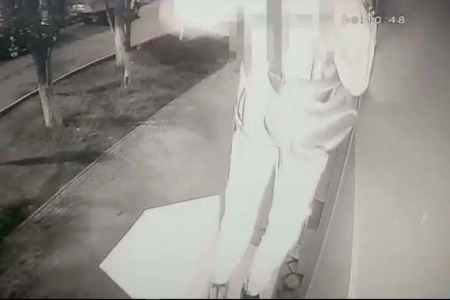 На астанчанина завели уголовное дело за сорванную видеокамеру - видео 