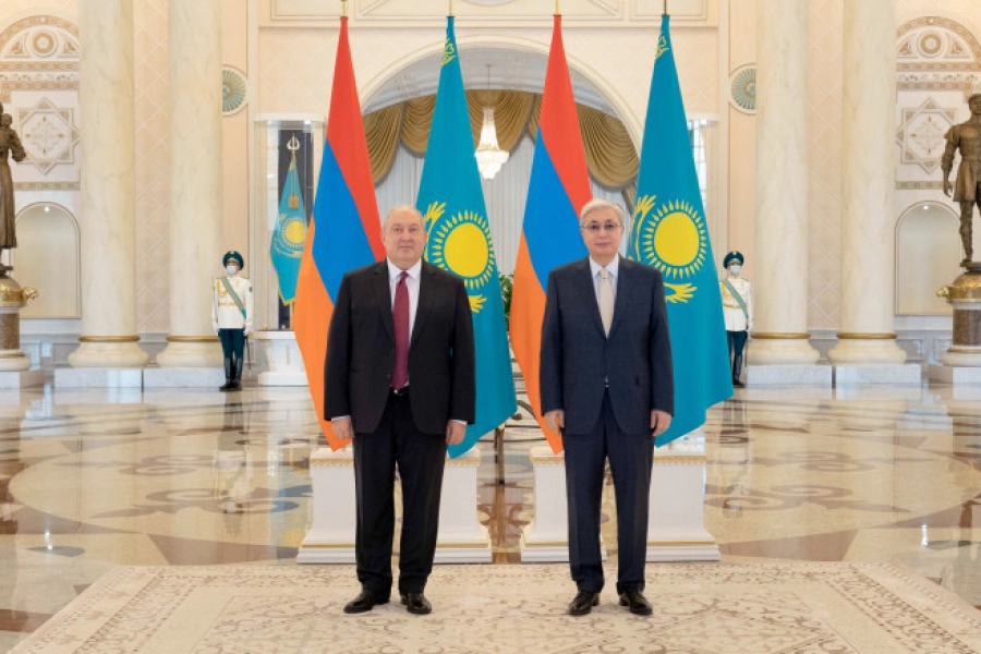 Глава государства провёл переговоры с Президентом Армении в Акорде 