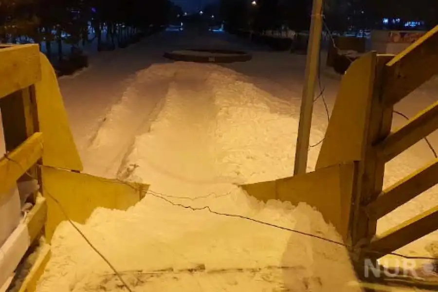 Горку перевязали проволокой в Караганде: акимат принял странное решение 