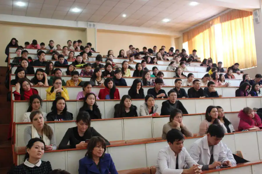 В Нур-Султане некоторым студентам разрешили повременить с оплатой учёбы 