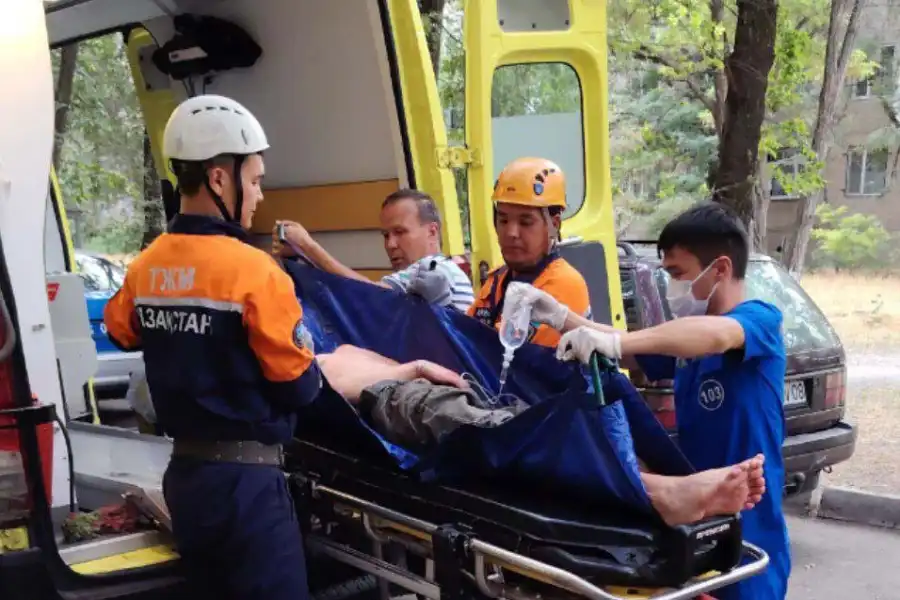 Житель Тараза потерял сознание в квартире 