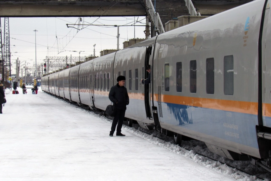 В Казахстане добавят 704 пассажирских вагона в канун Нового года 