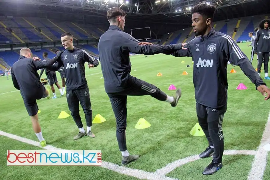 Футболисты "МЮ" разминались совсем не так, как игроки "Астаны". Фото, видео 