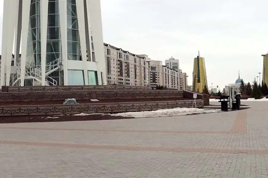 Хроники ЧП и карантина: ни единой души под "Байтереком" 