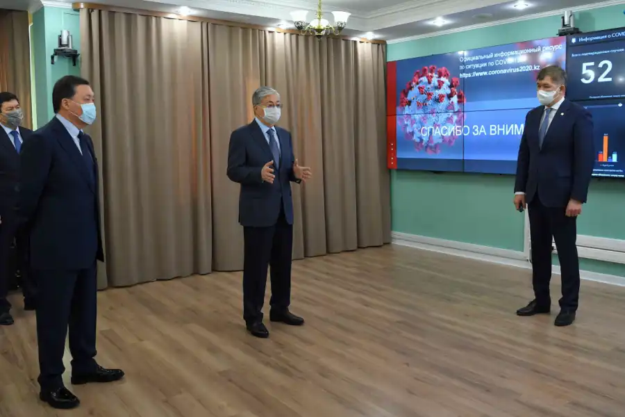 Токаев о карантине: "Это не шутка и не спектакль с блокпостами" 